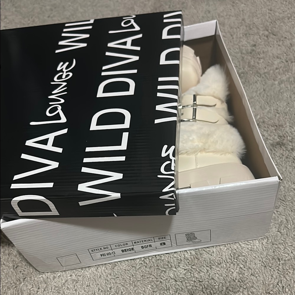 Stylish Cream Fur-Lined Women's Boots - Picture 6 of 6